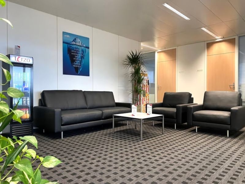 Coworking Space mit 4 vollausgestatteten Arbeitsplätzen - 3