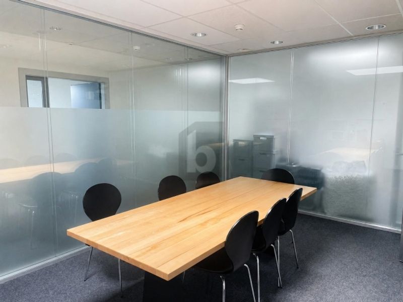 BUREAUX AVEC SALLE DE RÉUNION À MALLEY - 4