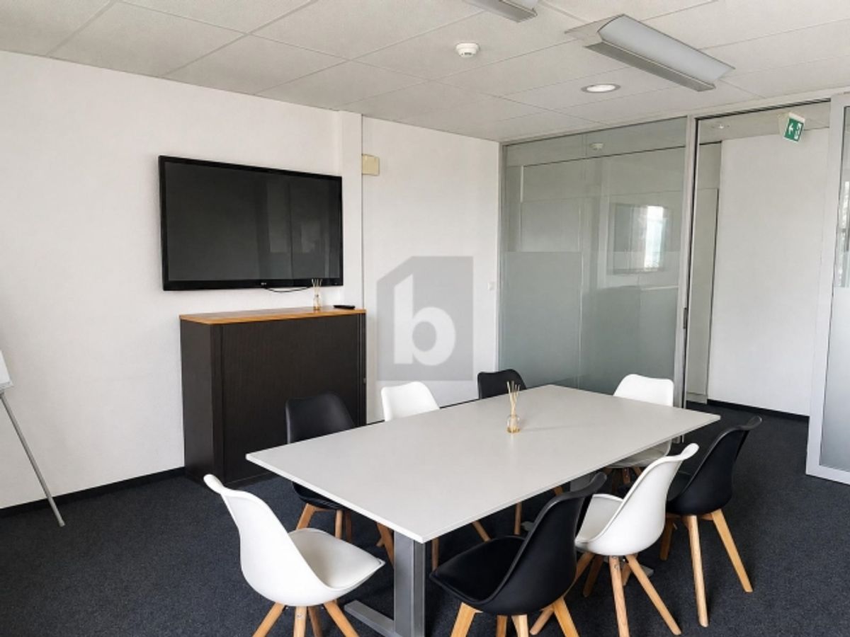 BUREAUX AVEC SALLE DE RÉUNION À MALLEY - 1