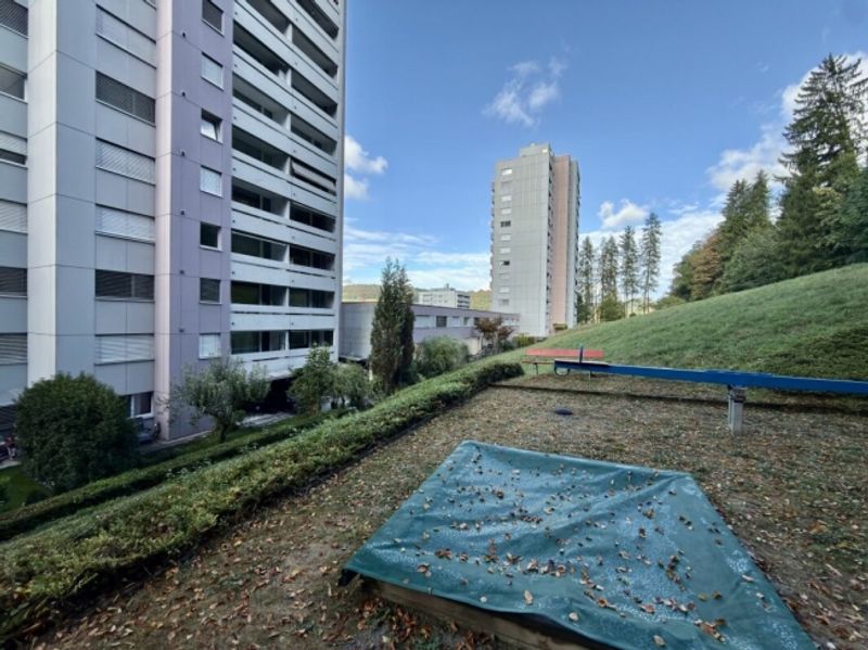RENOVIERTE 2½-ZIMMER-WOHNUNG MIT WEITBLICK - 2