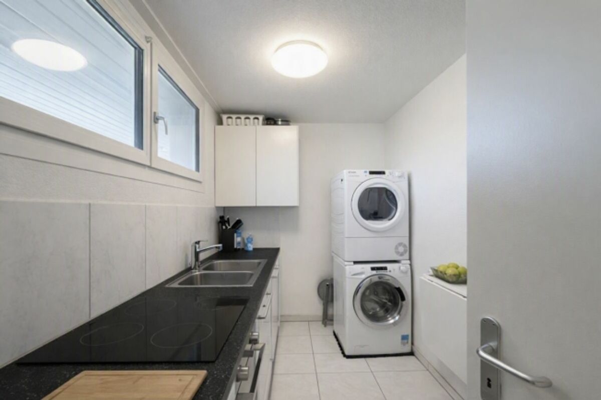 RENOVIERTE 2½-ZIMMER-WOHNUNG MIT WEITBLICK - 3
