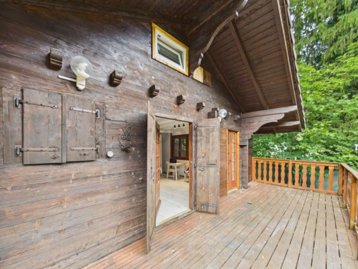 Charme authentique du bois, finitions modernes et terrasse en lisière de verdure - 1