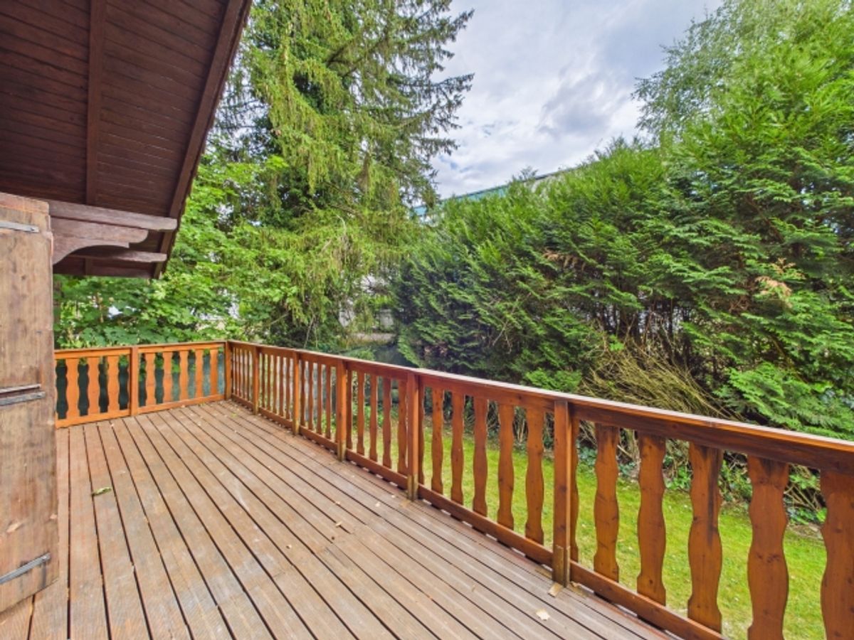 Charme authentique du bois, finitions modernes et terrasse en lisière de verdure - 10