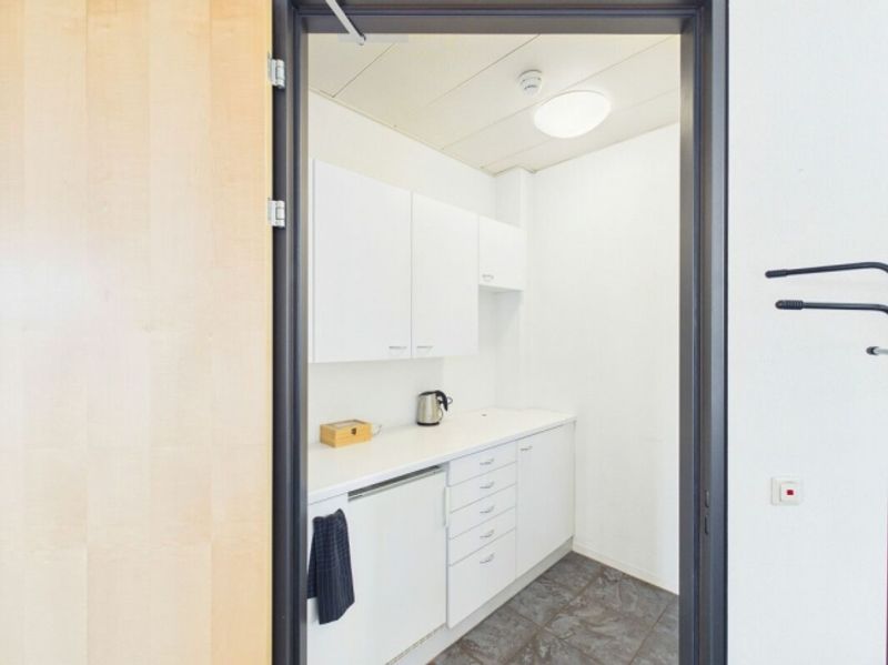 Schöne, geräumige Fläche zu vermieten 240 m² - 14
