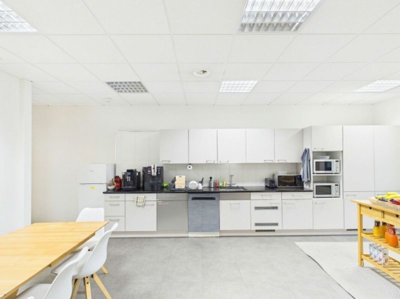 Schöne, geräumige Fläche zu vermieten 240 m² - 15