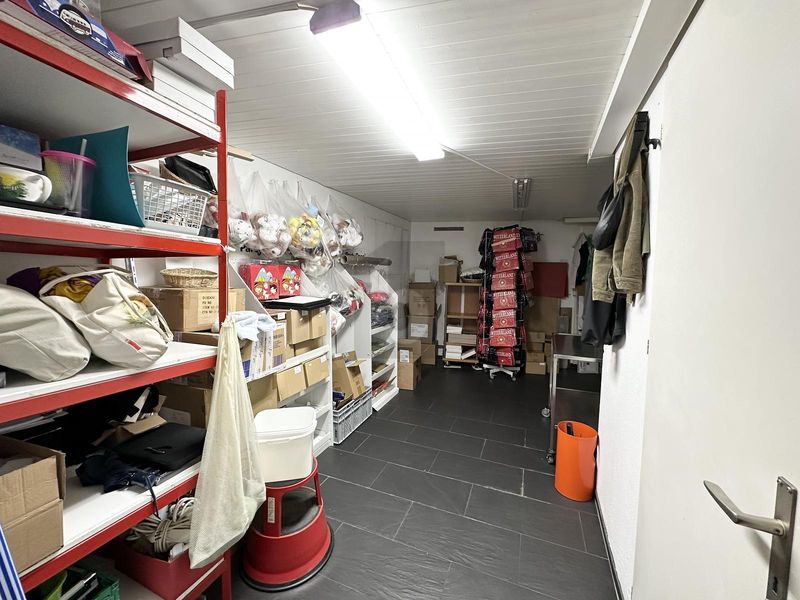 GROSSE LAUFKUNDSCHAFT AN ZENTRALER LAGE - 3