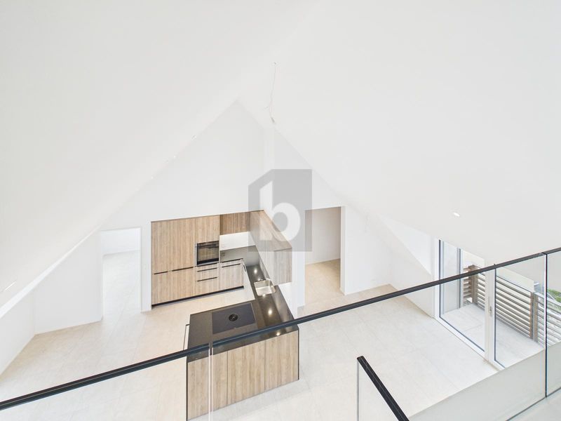 ERSTBEZUG - MIT GALERIE, 3 BALKONEN &amp; JURABLICK - 4