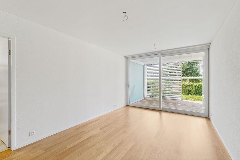 Moderne 2.5-Zimmer-Wohnung mit Mietgarten und Holzterrasse in Zürich-Schwamendingen - 6