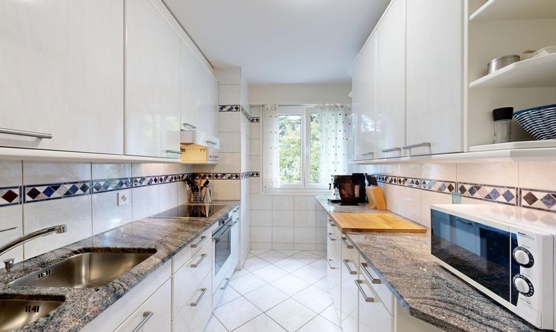 Grosszügige 5.5-Zimmer-Wohnung mit Balkon – Lausanne-Chailly - 4