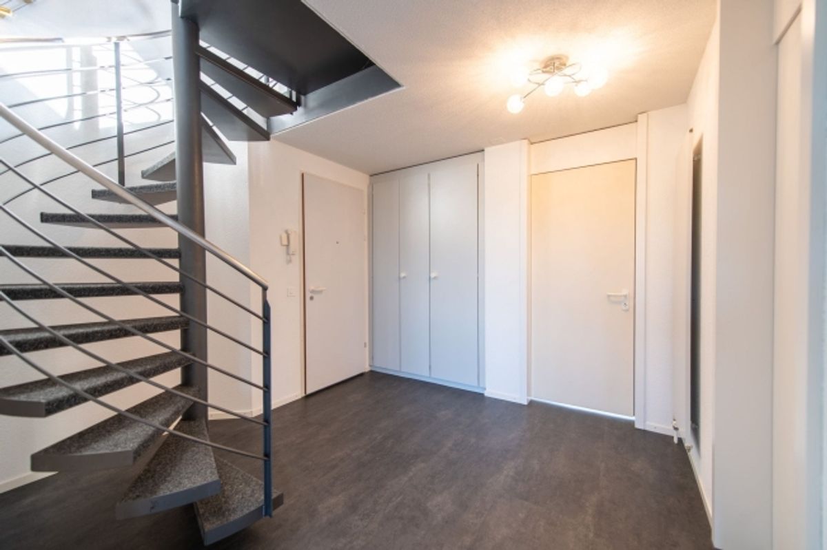Zentral und ruhig Helle 3.5-Zimmer-Duplex-Wohnung mit Wintergarten und Balkon - 9