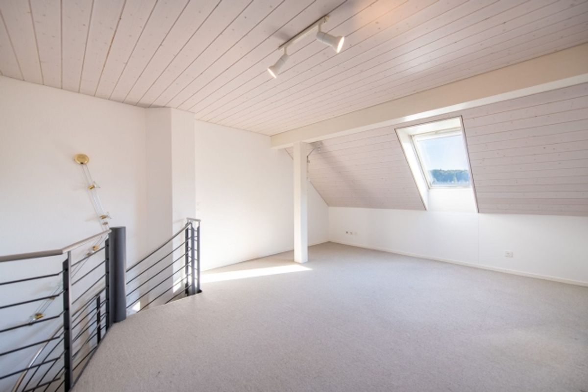 Zentral und ruhig Helle 3.5-Zimmer-Duplex-Wohnung mit Wintergarten und Balkon - 11