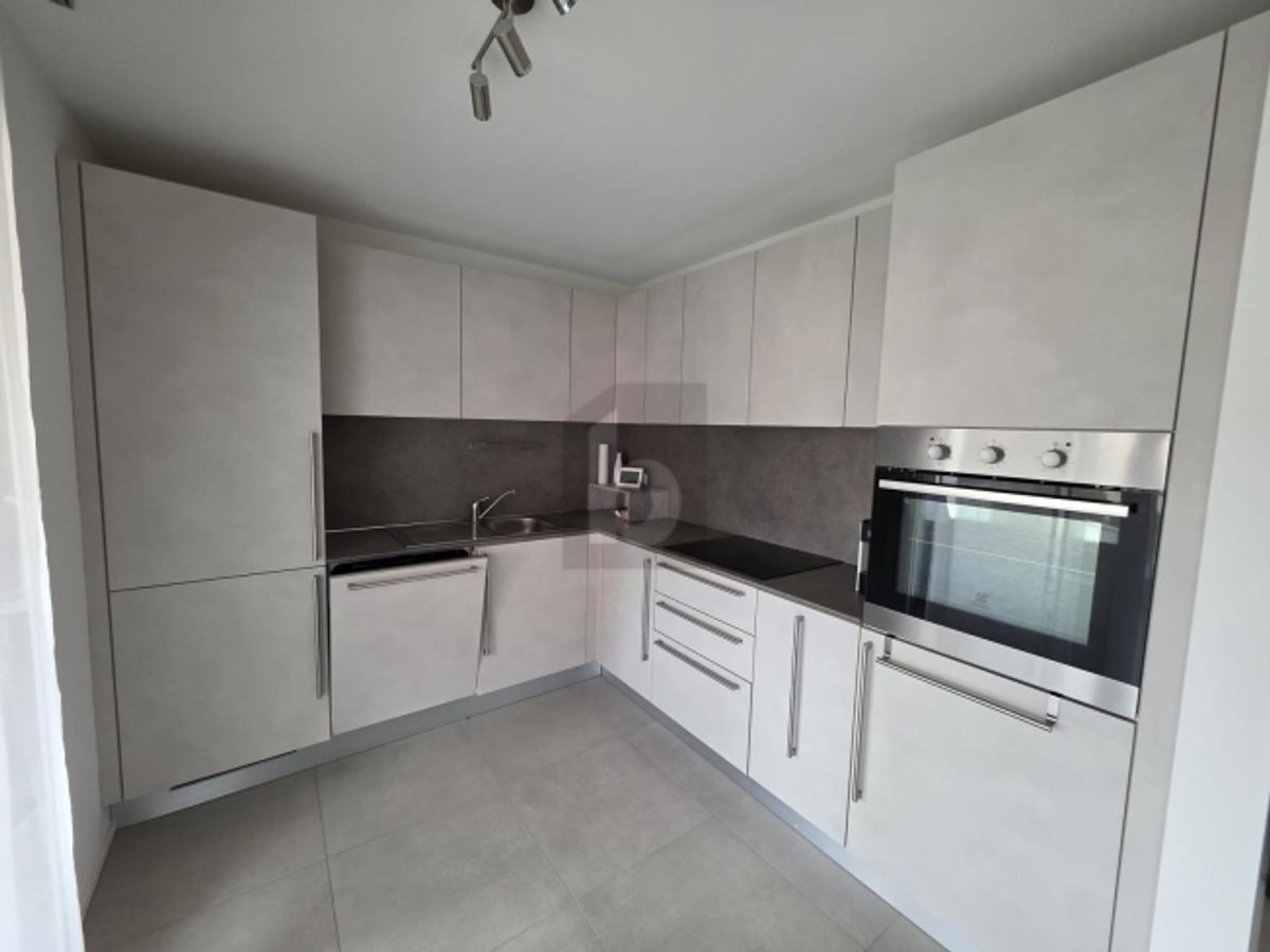 MODERNO E ACCOGLIENTE IN POSIZIONE SOLEGGIATA - 1