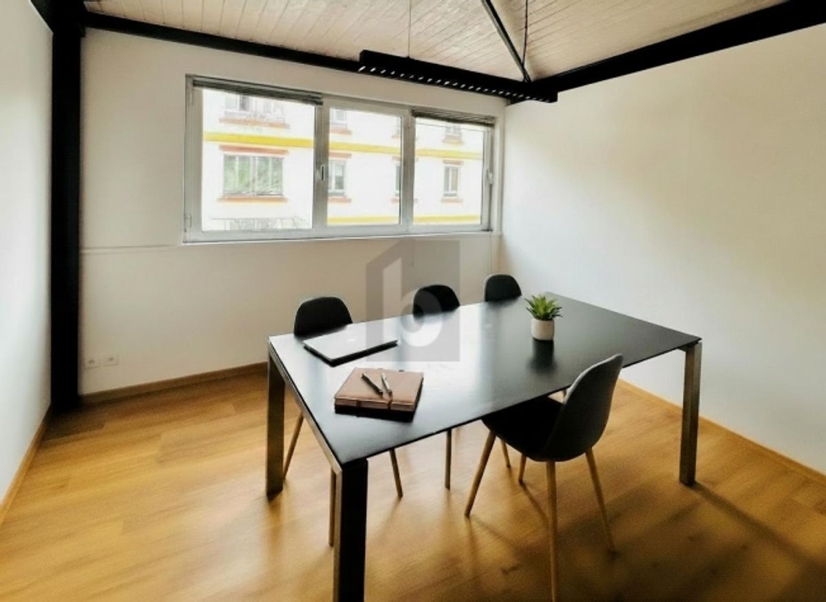 ESPACE DE TRAVAIL MODERNE ET INSPIRANT - 1