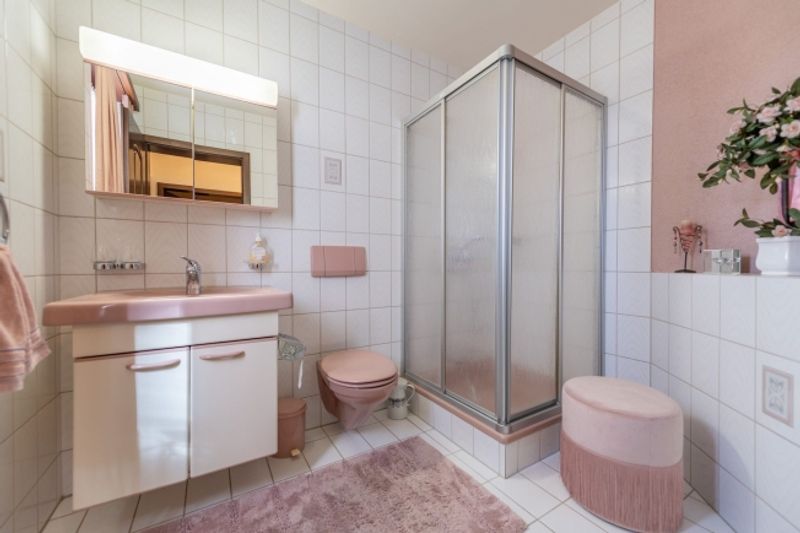 Nachhaltig wohnen & vielseitig nutzen - grosszügiges Einfamilienhaus mit 2'000 m² Grundstück - 12