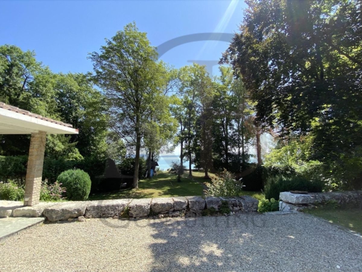 Villa am See mit großzügigem Garten / 9 Monate (Oktober 2026 bis Juni 2027) - 9