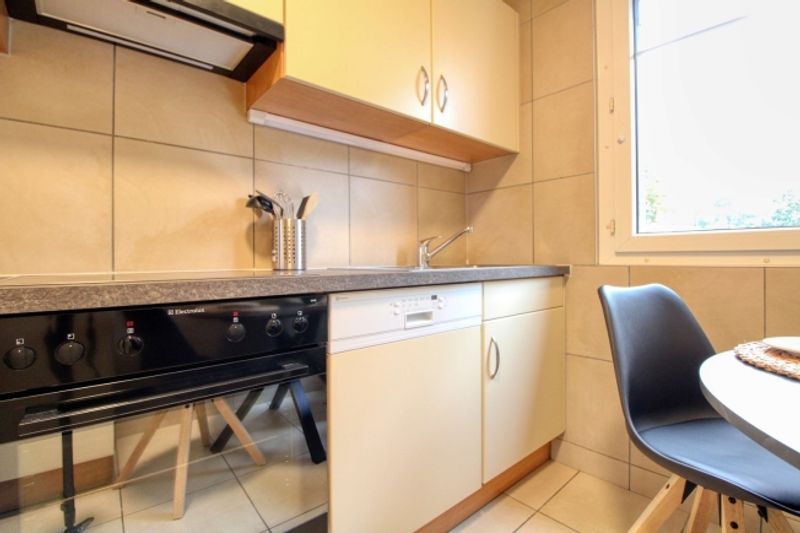 Lakeside Coliving Haven in Lausanne's Avenue de France - 11
