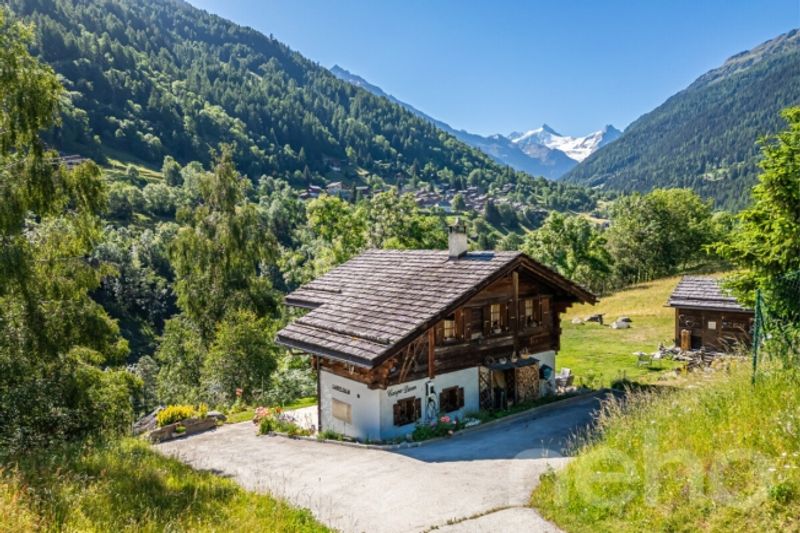 Authentisches Chalet mit charmantem Nebengebäude - 1
