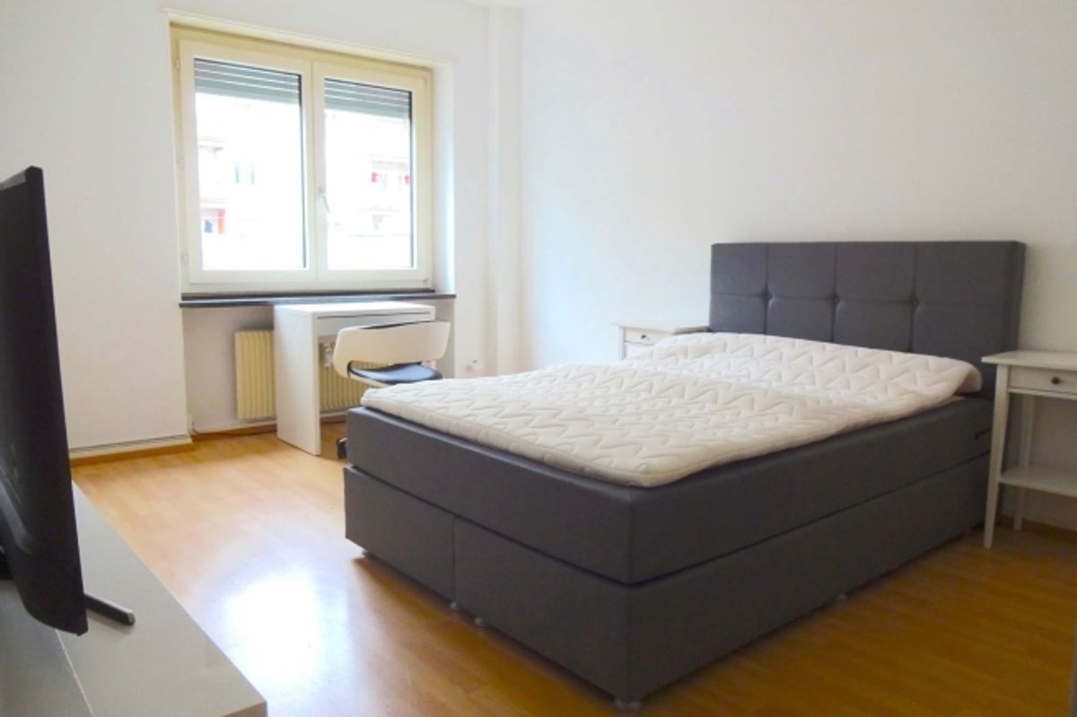 Furnished room in modernised apartment in a top location - 0