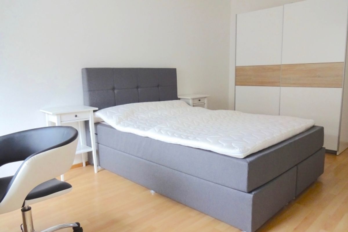 Furnished room in modernised apartment in a top location - 2