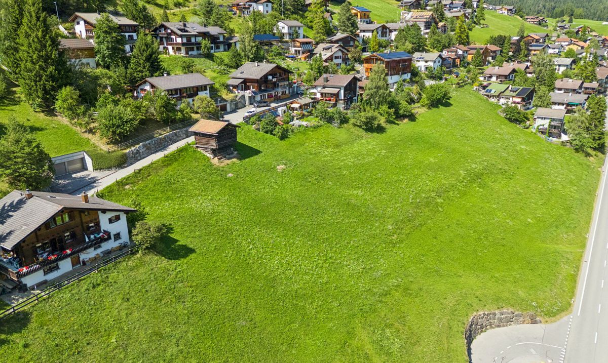 Grosszügiges Grundstück mit Baulandanteil in Davos Wiesen - 2