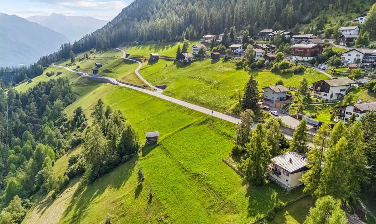 3’520 m² Entwicklungsgrundstück mit Projektstudie in Davos Wiesen - 1