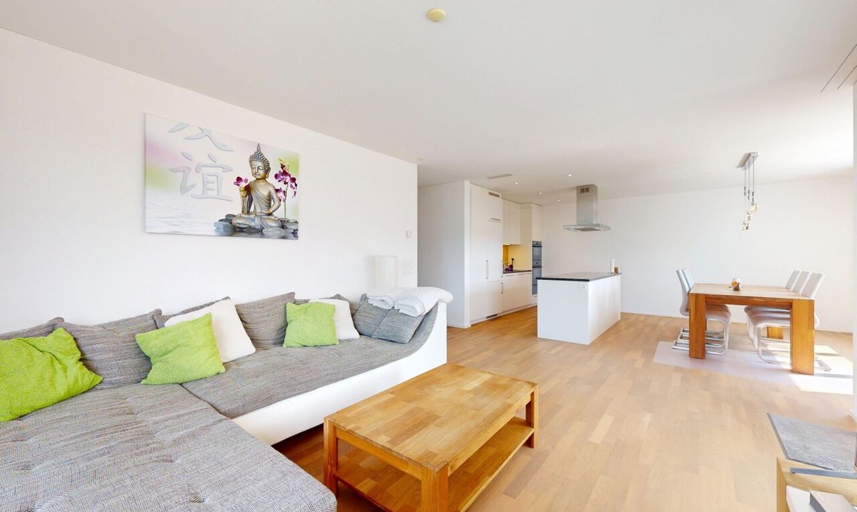 Gepflegte 4.5-Zimmer WHG mit grosszügigem Balkon und zwei TG-Plätzen - 2