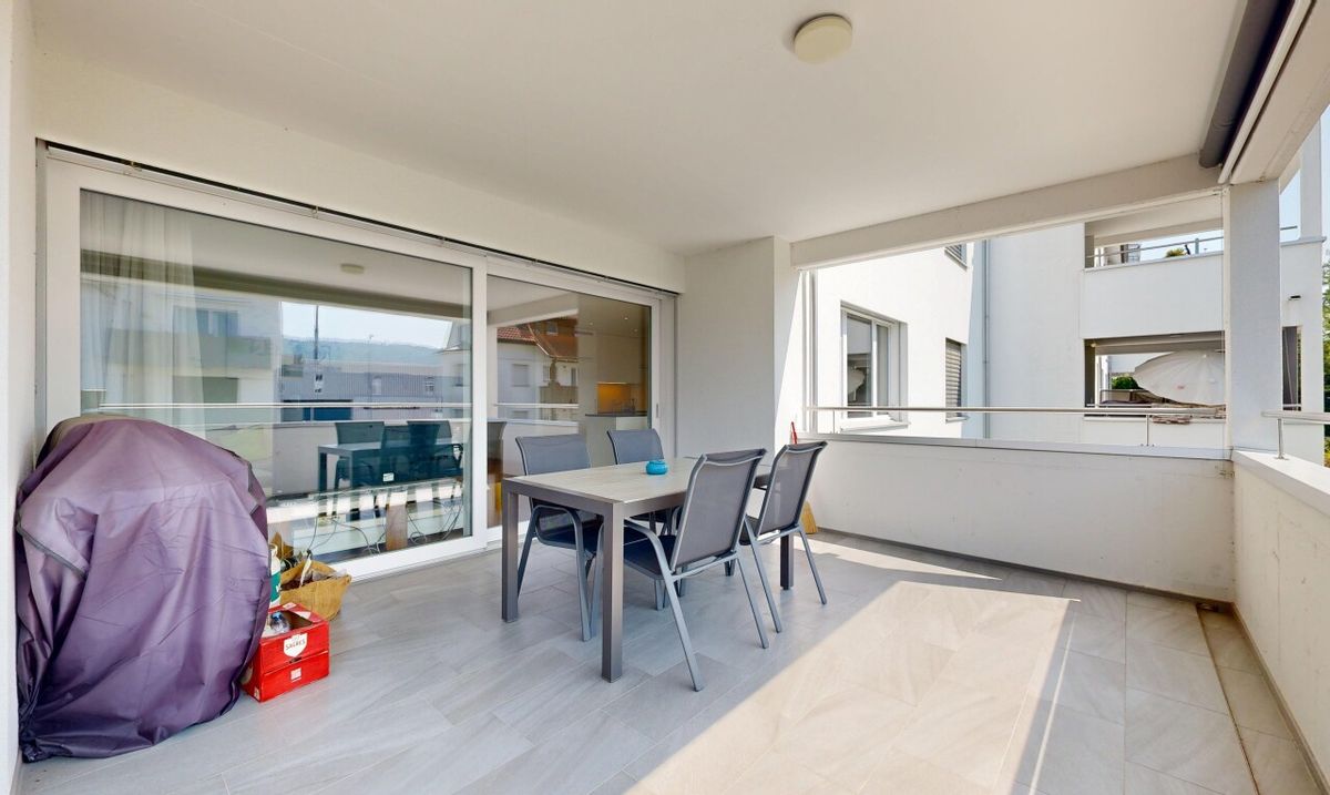 Gepflegte 4.5-Zimmer WHG mit grosszügigem Balkon und zwei TG-Plätzen - 4