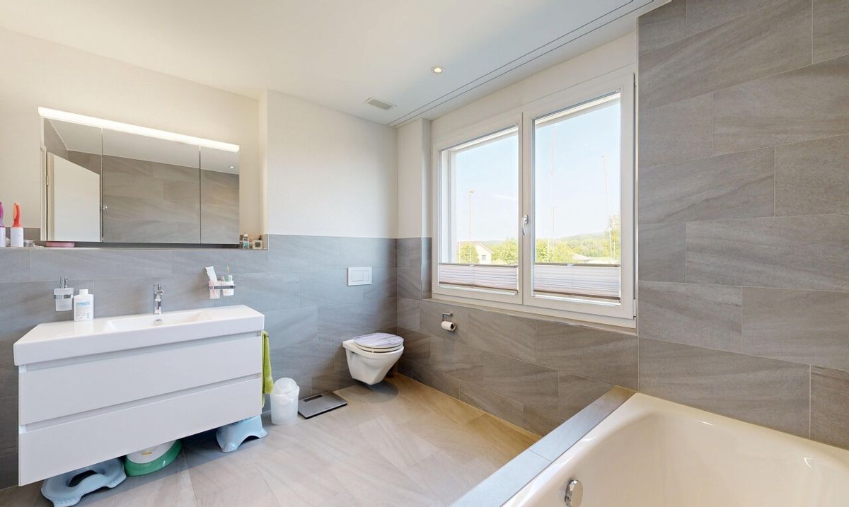 Gepflegte 4.5-Zimmer WHG mit grosszügigem Balkon und zwei TG-Plätzen - 6