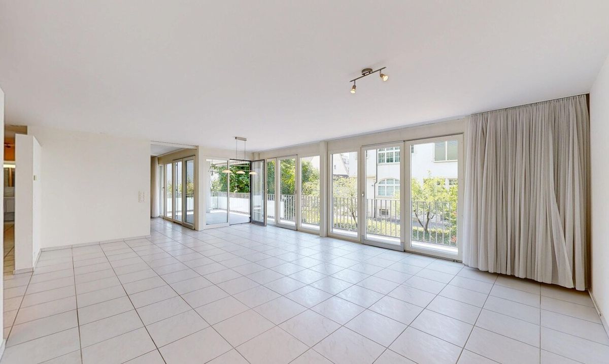 Grosszügige Eigentumswohnung mit 27 m² Balkon an ruhiger Wohnlage - 1