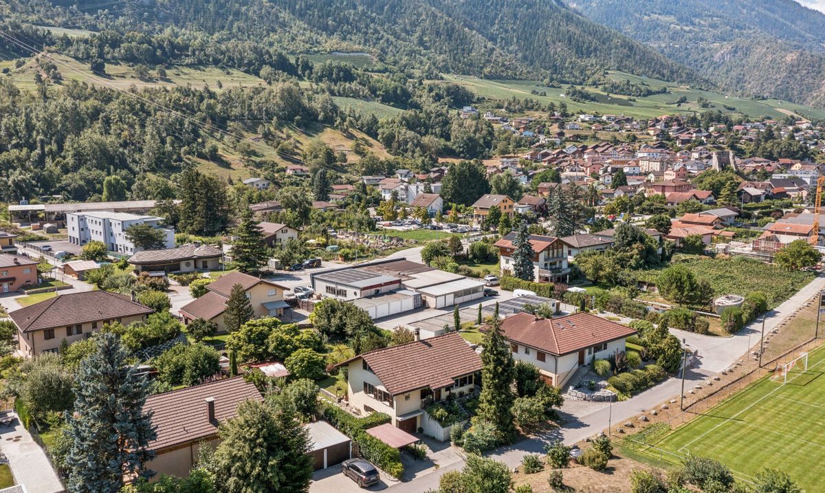 Wunderschönes Anwesen mit grossem Grundstück - 0