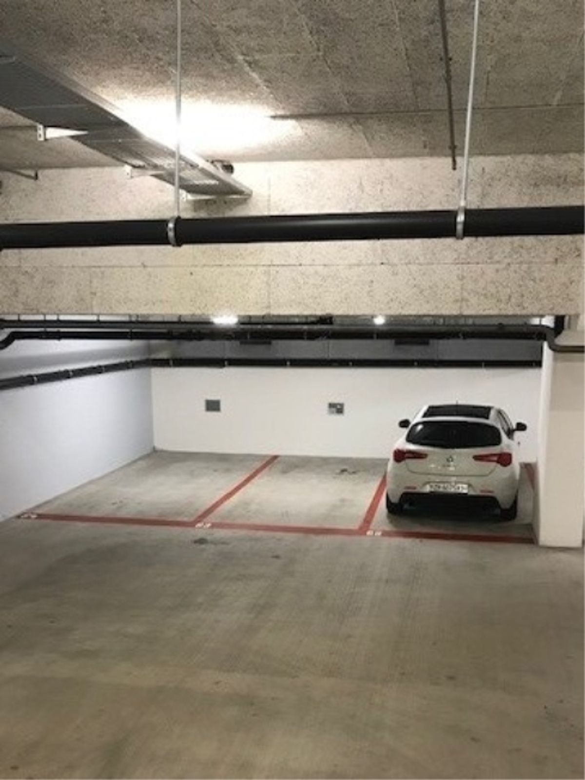 Einstellplatz im Kreis 4 zu Vermieten! - 0