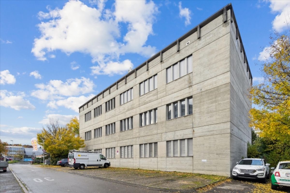 Viel Raum für Bewegung und Erfolg – 267 m² Gewerbefläche mit zahlreichen Park - 3