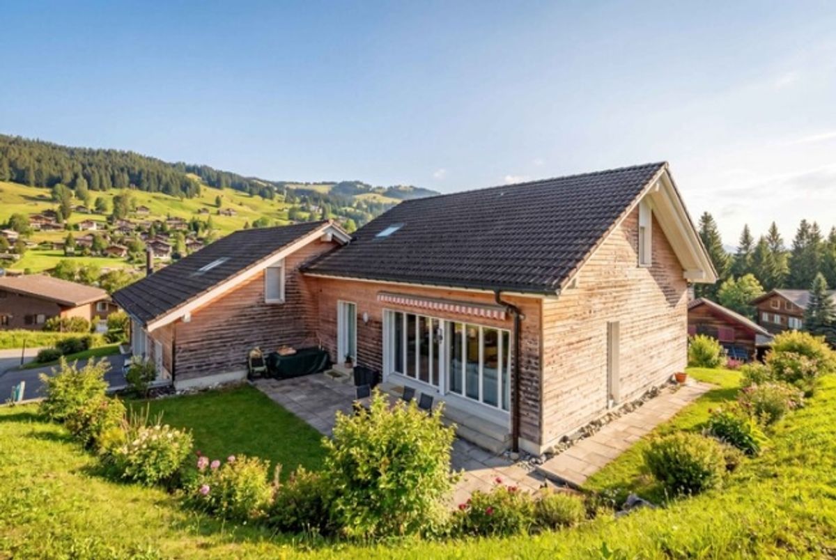STILVOLLES WOHNEN IM ALPTHAL SONNIGE 5.5 ZIMMER HAUSHÄLFTE - 4