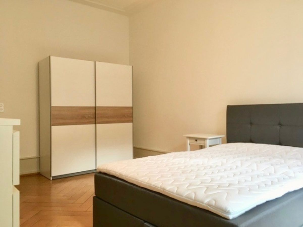 Furnished room in modernised apartment in a top location - 0