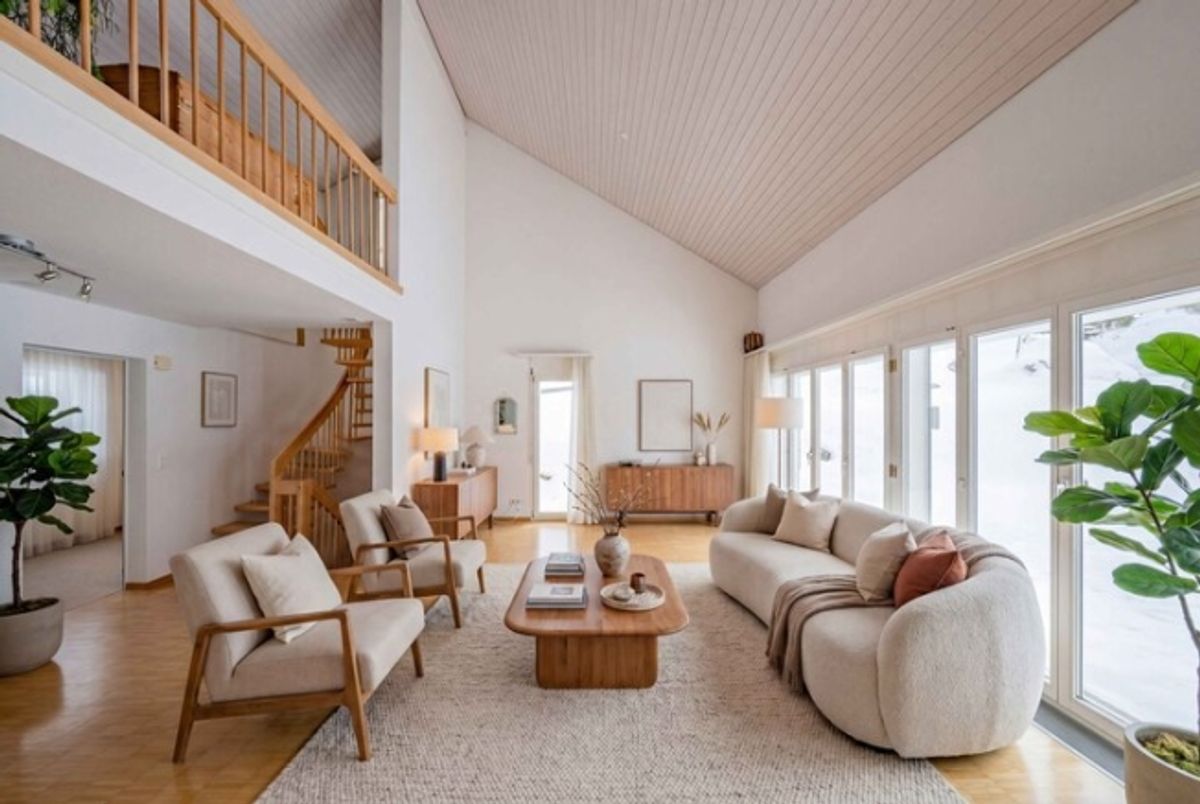 STILVOLLES WOHNEN IM ALPTHAL SONNIGE 5.5 ZIMMER HAUSHÄLFTE - 1