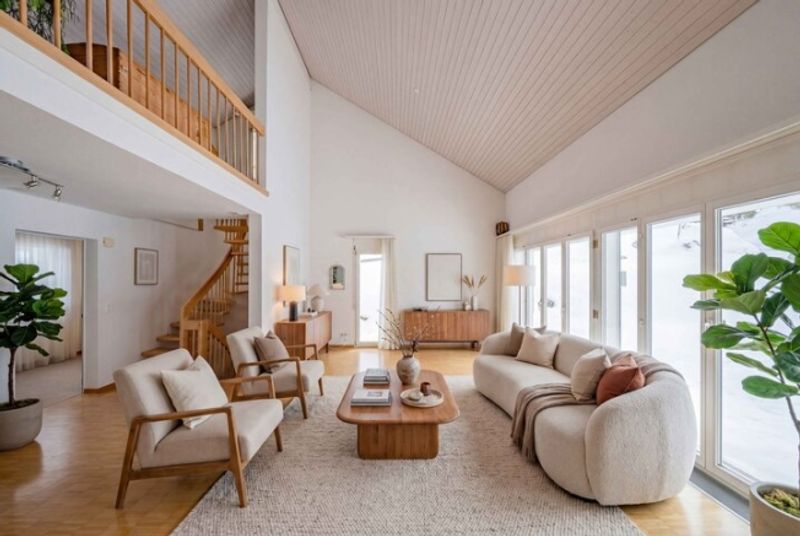 STILVOLLES WOHNEN IM ALPTHAL SONNIGE 5.5 ZIMMER HAUSHÄLFTE - 2