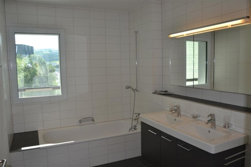 Grosszügige und moderne Wohnung an zentrumsnaher Lage - 6