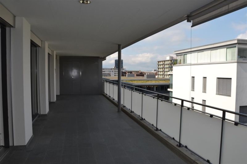 Grosszügige und moderne Wohnung an zentrumsnaher Lage - 8
