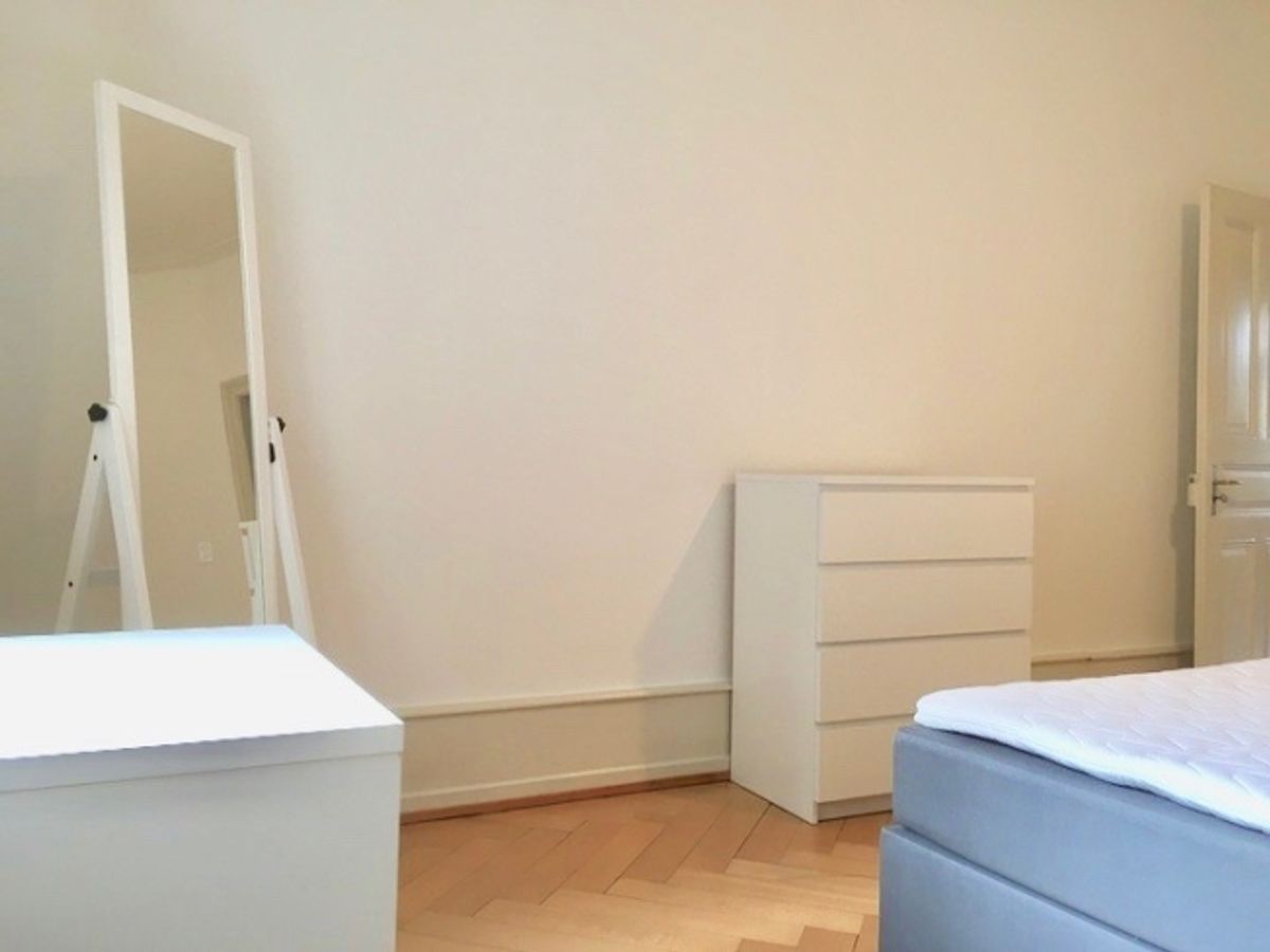 Furnished room in modernised apartment in a top location - 1