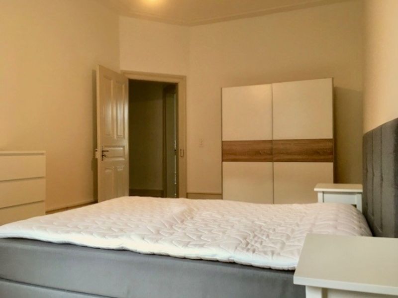 Furnished room in modernised apartment in a top location - 3