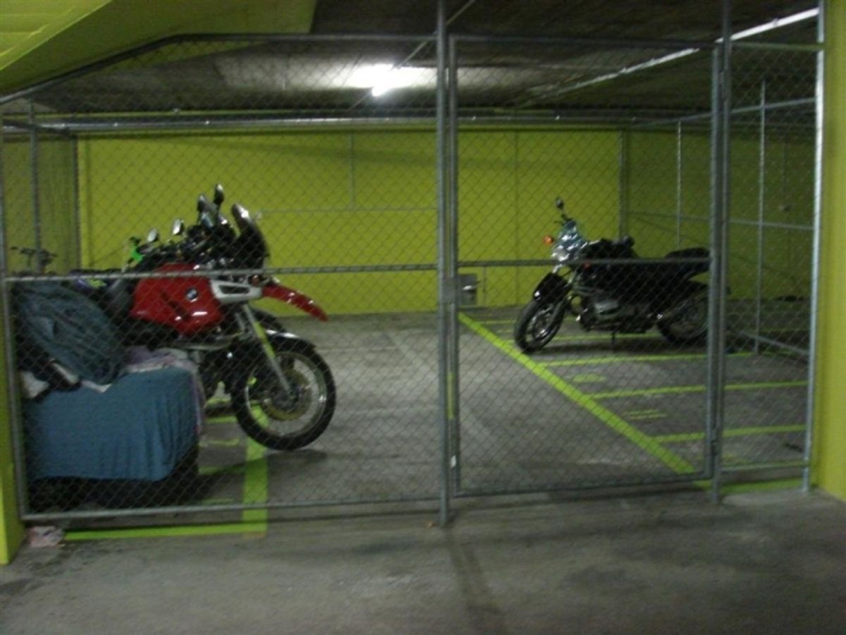 Motorradplätze in der Einstellhalle zu vermieten! - 0
