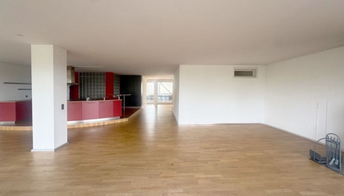 Exklusive & lichtdurchflutete Gewerbe-/Bürofläche (173 m²) mit 2 Terrassen in Schindellegi - 0