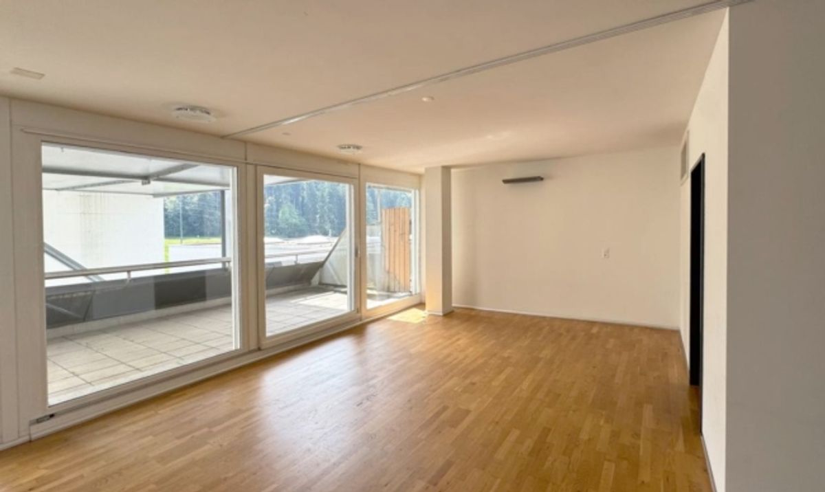 Exklusive & lichtdurchflutete Gewerbe-/Bürofläche (173 m²) mit 2 Terrassen in Schindellegi - 3