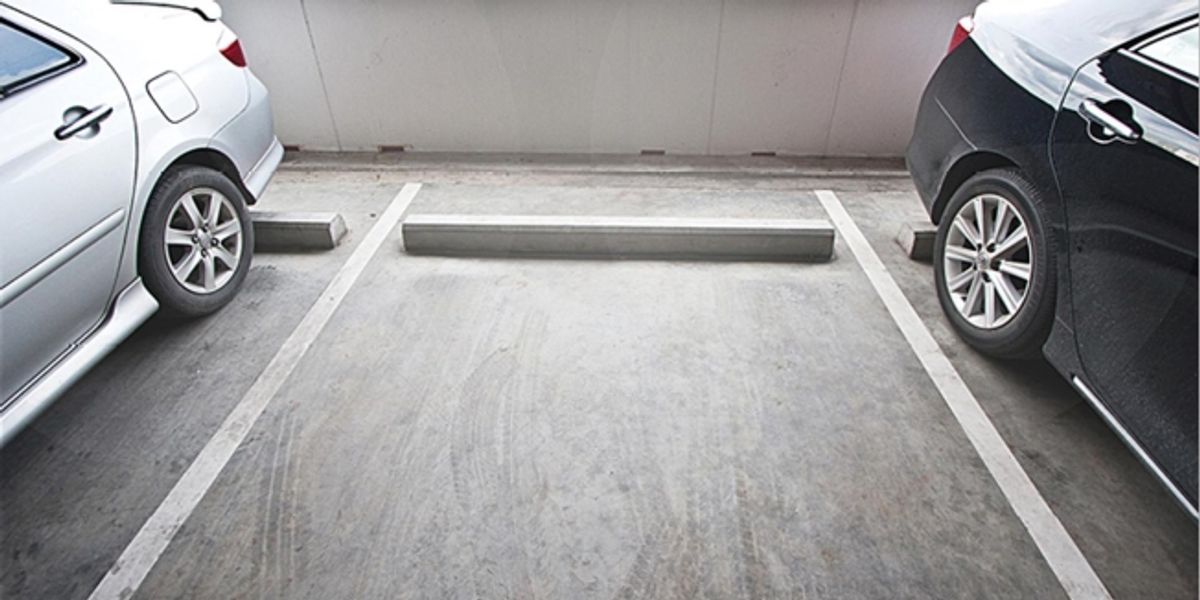 Emplacement intérieur pour petite voiture - 1