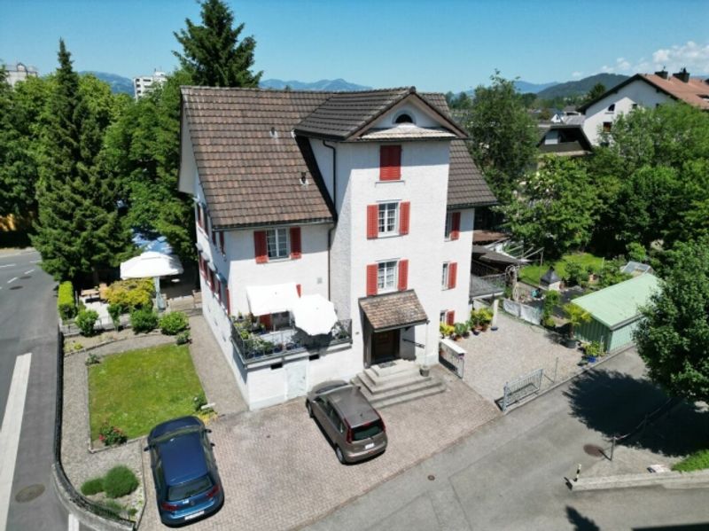 Dreifamilienhaus an sonniger und zentraler Lage mit grossem Entwicklungspotenzial - 6