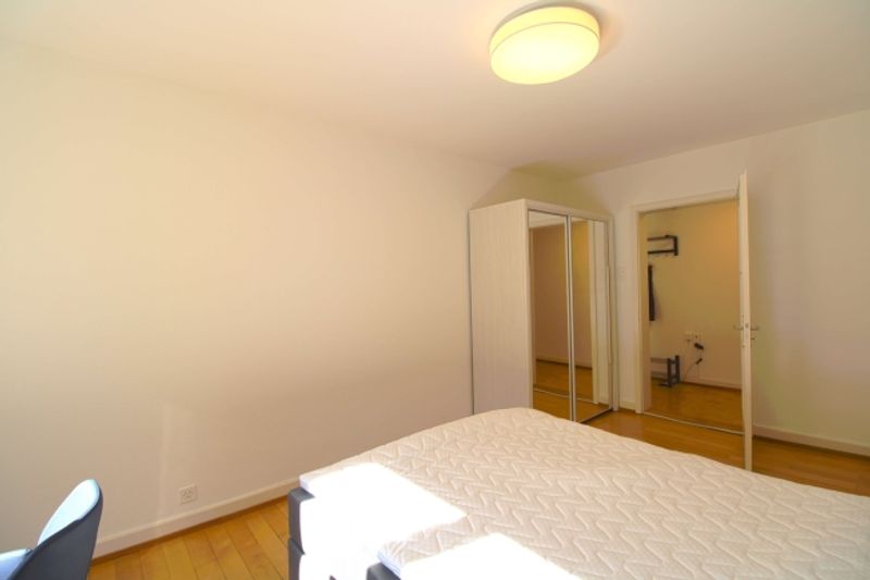 Furnished room in modernised apartment in a top location - 4