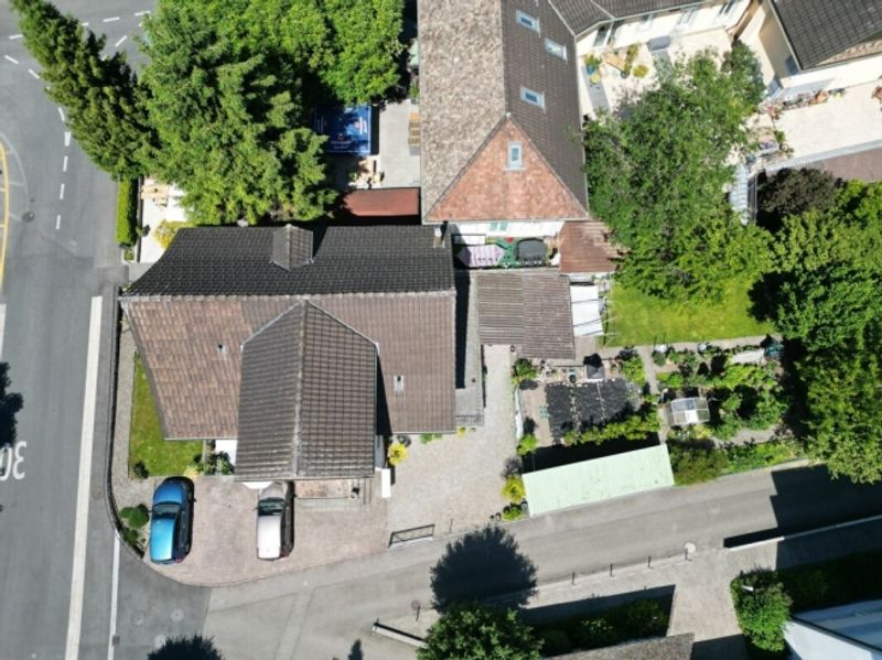 Dreifamilienhaus an sonniger und zentraler Lage mit grossem Entwicklungspotenzial - 3