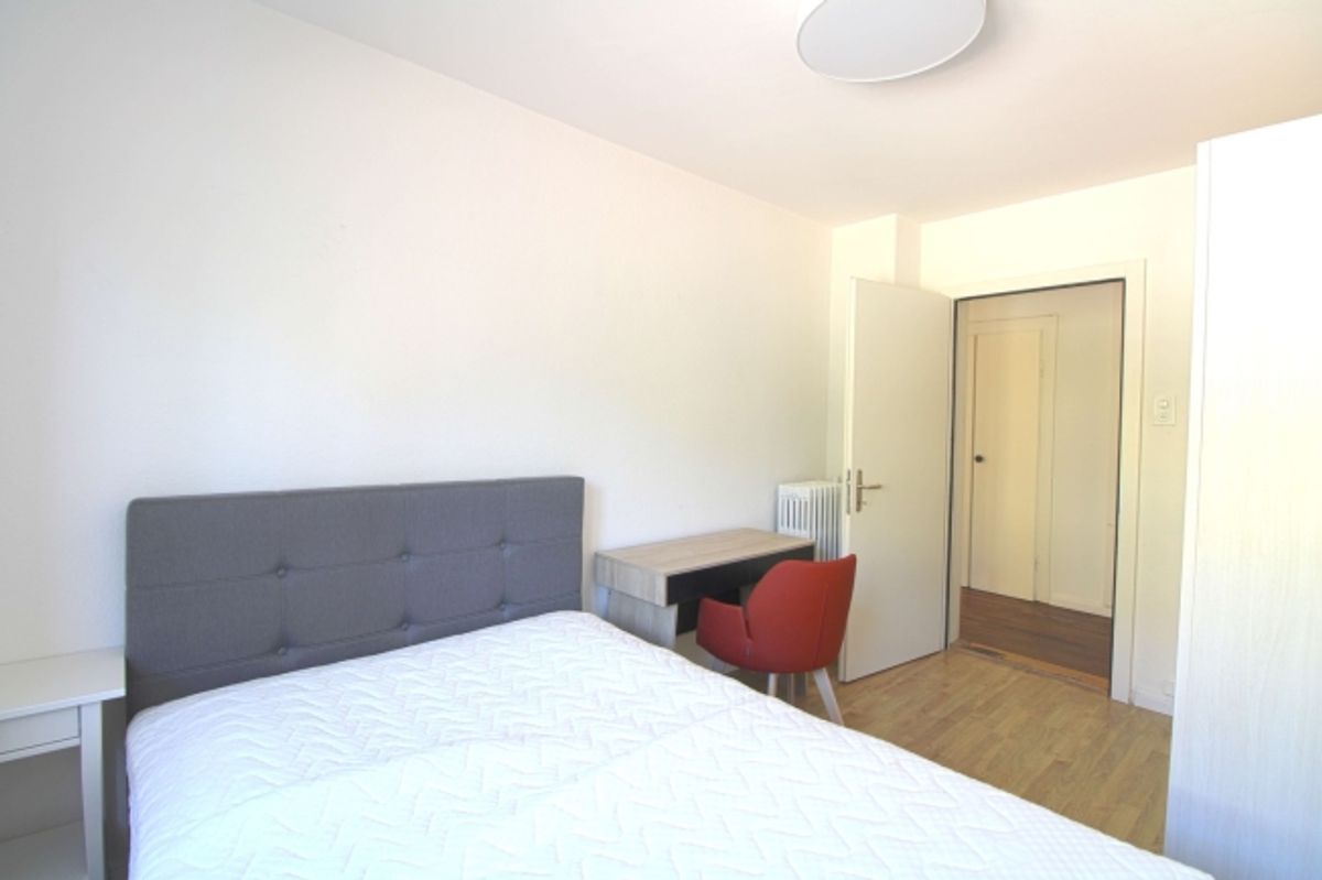 Furnished room in modernised apartment in a top location - 1