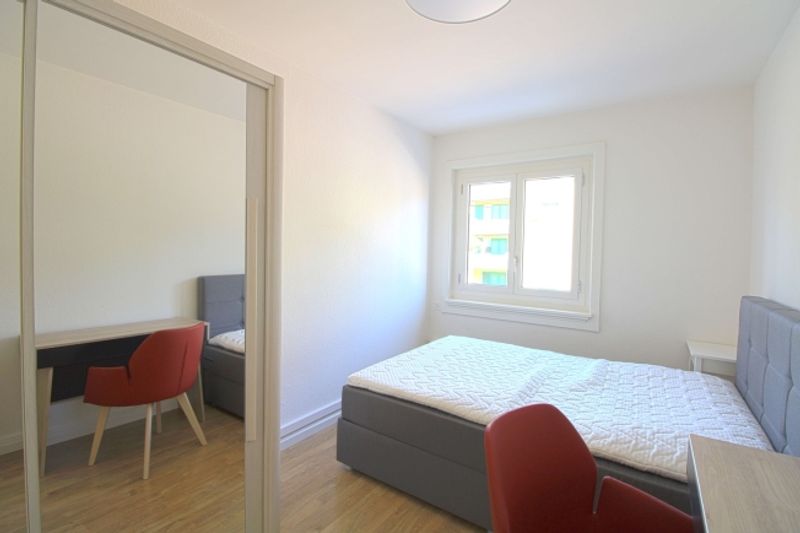 Furnished room in modernised apartment in a top location - 3