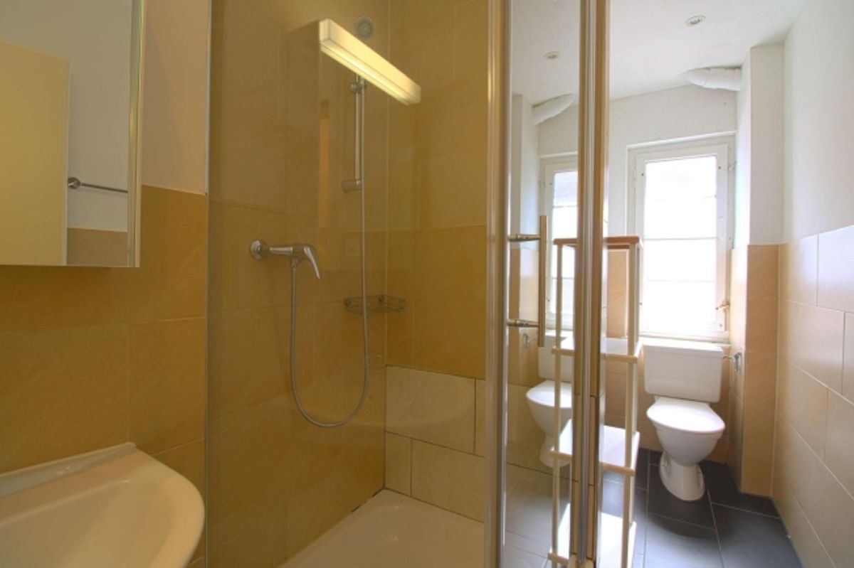 Furnished room in modernised apartment in a top location - 3